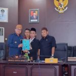 Bupati Delis Serahkan LKPj TA 2022 ke DPRD Morut