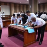 Pegawai Diskominfo-SP Sulsel Teken Pakta Integritas dan Ikrar Komitmen Netral di Pemilu 2024