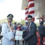 Bupati Serahkan Piagam Penghargaan dan Hadiah Pemenang Lomba Inovasi Daerah Antar OPD dan Puskesmas se Luwu