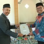 Pj Wali Kota Palopo Asrul Sani Serahkan Sertifkat Wakaf dan BMN