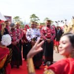 756 Penari Sambut Pj Gubernur Sulsel Pada Peringatan HJL ke-756 dan HPLR Ke-78 di Malili