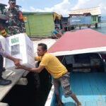 TNI Polri Kawal Pendistribusian Logistik Pemilu 2024 di Morowali dengan Perahu