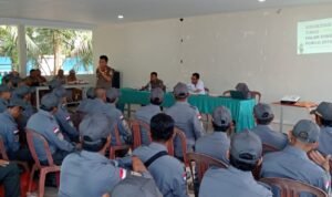 Satpol PP Palopo Beri Pembekalan Satlinmas TPS Pemilu, Kasat Intelkam: Tegakkan Aturan dengan Persuasif dan Humanis