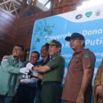 Perkuat Ekonomi Sirkuler di Rammang-rammang Maros, PT Vale Donasi 5.000 Bibit Pohon
