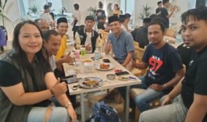 Pererat Silaturahmi, Kapolres Lutra Ngopi Bareng Wartawan di Warkop Yum-yum Senbis