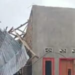 Atap Rumah Warga di Temmalebba Palopo Terhempas Diterjang Angin Kencang