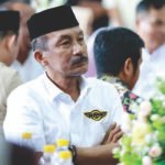 Andi Mudzakkar Kenakan Kemeja Putih Berlogo RMB dengan Peci Hitam Hadiri Halal Bihalal