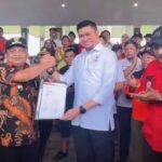 Pj Bupati Luwu Terima Langsung Bantuan PMI Sulsel di Posko Induk