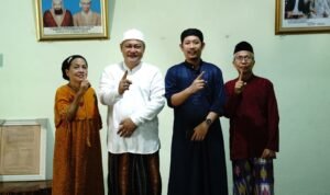 Jelang Debat Kandidat, Pimpinan Jama’ah Tarekat Halwatiyah Doakan AKAR Menang di Pilkada Lutra 2024