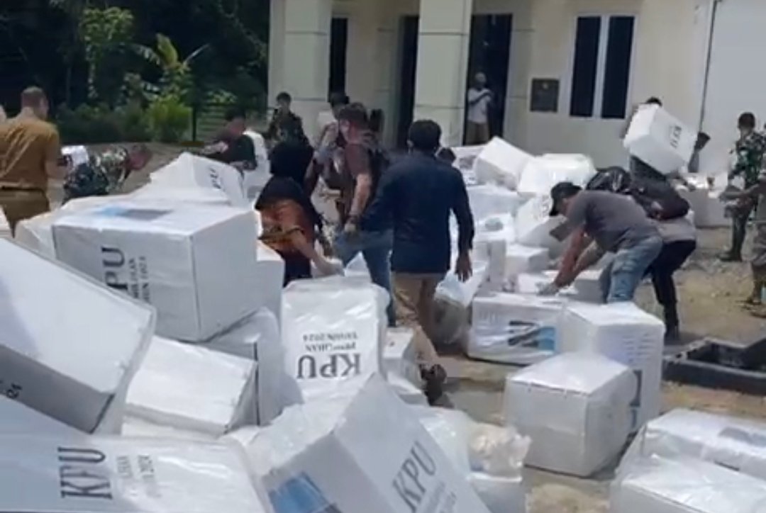 Kantor KPU Morowali terbakar