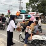 Hadirkan Kebahagiaan di Bulan Ramadan, PNM Cabang Palopo Berbagi Takjil ke Masyarakat