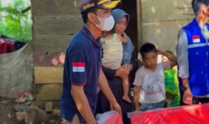 Dinsos Palopo Salurkan Bantuan Logistik untuk Warga Kurang Mampu di Kelurahan To’bulung