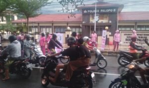 Sat Sabhara Polres Palopo dan Bhayangkari Bagikan Takjil Gratis di Bulan Ramadan 1446 H