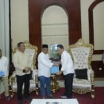 Bupati Luwu Serahkan 40 SK Penjabat Kepala Desa, Ini Pesan Penting H Patahudding