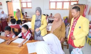 Dekan FKIP UNCP Lakukan Supervisi Langsung PLP 2 Mahasiswa di Sekolah Mitra