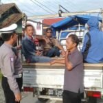 Polantas Luwu Utara Sapa Pengemudi Pick Up, Tekankan Keselamatan Lewat Edukasi Humanis