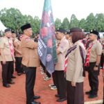 Bupati Luwu Timur Terima Dua Lencana Penghargaan, Darma Bakti dari Kwarnas Pramuka dan Pancawarsa dari Kwarda Sulsel