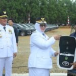 Momentum HUT ke-80 RI di Luwu Timur, Pemkab Serahkan Mobil Puskesmas hingga Kartu Pintar dan Lansia