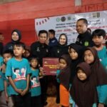 Dampingi Wali Kota Palopo, Kandisos Salurkan Bantuan ke Murid SDN 58 Tandung