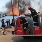 Gudang Besi Tua dan Kaleng di Palopo Terbakar, Warga Berhamburan