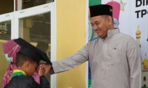 Akhmad Syarifuddin Hadiri Maulid Nabi dan Wisuda Santri Masjid Djami Tua Palopo