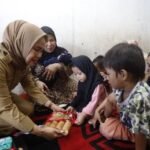 Bersama Dinsos, Walikota Palopo Salurkan Bantuan Kedua Lembaga LKS