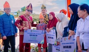 Delapan Ahli Waris Terima Santunan BPJS Ketenagakerjaan di HUT ke-12 Morut