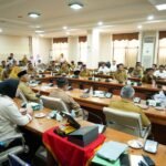 Boyong Aparat Desa Belajar di Sentra Bandeng Jatim, Bupati Irwan Disambut Bupati Gresik