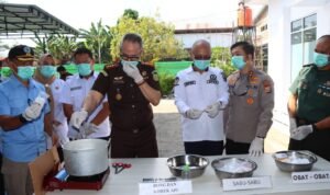 Kejari Palopo Rebus Ratusan Gram Sabu, Lelang 24 Ponsel Sitaan