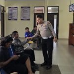 Tutup Program Diskon Pajak dengan Aksi ‘Jumat Berkah’, Samsat Luwu Utara Bagikan Snack