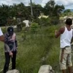 Anggota DPRD Muh Rival Tinjau Pembangunan Drainase di Desa Libukan Mandiri